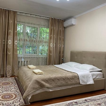 Appartement Flat à Almaty Extérieur photo